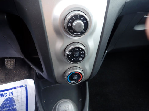 Used 2008 Toyota Yaris 2-Door Hatchback image 25