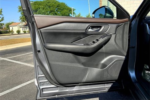 Used 2023 Nissan Rogue SL w/ SL Premium Package image 23