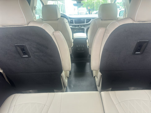 Used 2022 Buick Enclave Avenir image 9