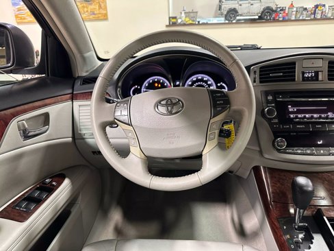 Used 2012 Toyota Avalon Limited image 29