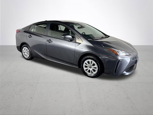 Used 2021 Toyota Prius LE image 4