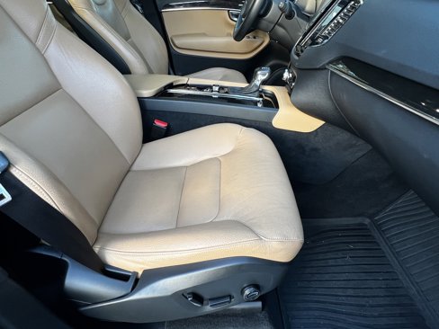 Used 2018 Volvo XC90 T6 Momentum w/ Convenience Package image 45