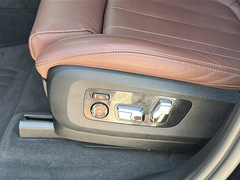 Used 2022 BMW X5 sDrive40i w/ Executive Package image 14