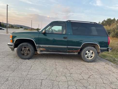 Used 1998 Chevrolet Tahoe 4WD 2-Door w/ Preferred Equipment Group 2 image 2