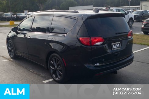 Used 2018 Chrysler Pacifica Touring-L w/ Premium Audio Group image 11