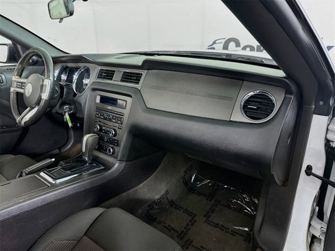 Used 2014 Ford Mustang Convertible image 26