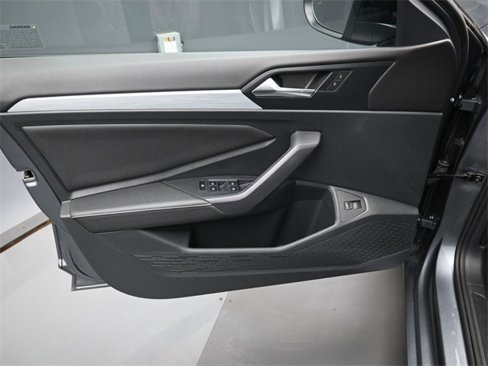 Certified 2025 Volkswagen Jetta Sport image 10