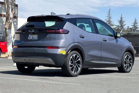 Used 2022 Chevrolet Bolt EUV Premier w/ Sun & Sound Package image 4