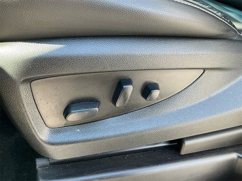 Used 2018 Chevrolet Suburban LT image 30