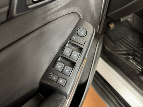 Used 2018 Chevrolet Suburban LS image 16