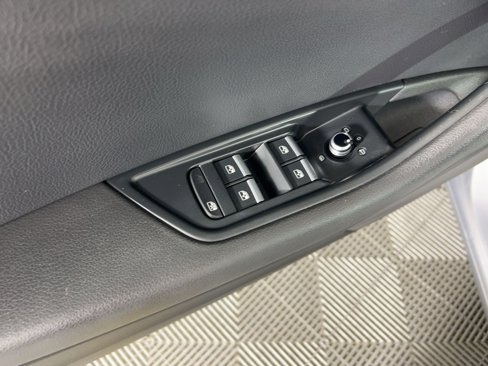 Used 2017 Audi A4 2.0T Premium image 10