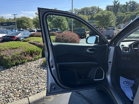 Used 2019 Jeep Compass Altitude image 10