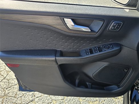 Used 2020 Ford Escape Titanium w/ Titanium Premium Package 2.0 image 9