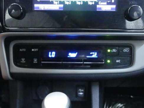 Used 2018 Toyota Corolla LE image 14