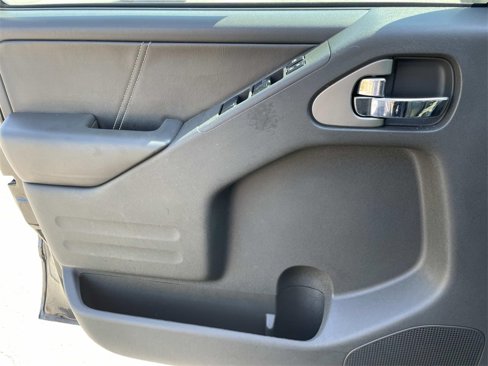 Used 2020 Nissan Frontier PRO-4X image 18