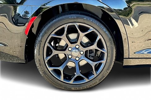 Certified 2019 Chrysler 300 S w/ 300S Premium Group image 33