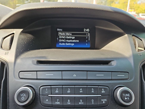 Used 2015 Ford Focus SE w/ SE Sport Package image 25