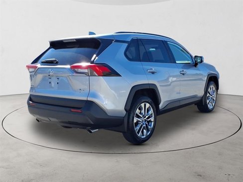 Used 2019 Toyota RAV4 XLE Premium image 5