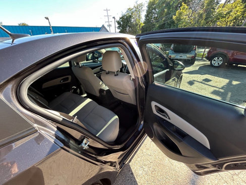 Used 2014 Chevrolet Cruze LT image 8