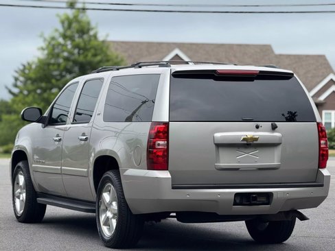 Used 2007 Chevrolet Suburban LTZ w/ LTZ Preferred Equipment Group image 8
