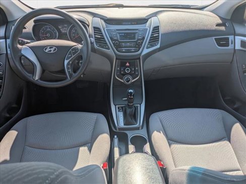 Used 2015 Hyundai Elantra SE image 16