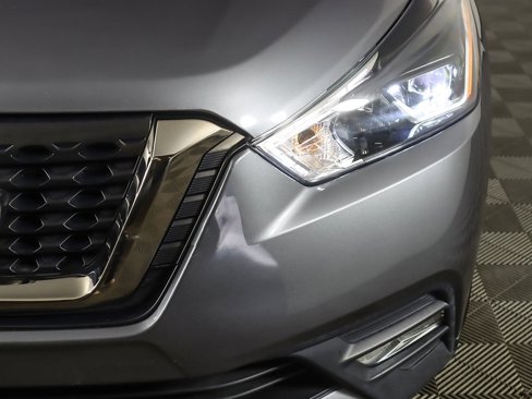 Used 2019 Nissan Kicks SR image 11