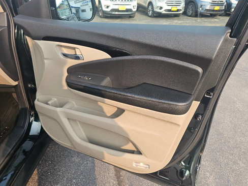 Used 2016 Honda Pilot Touring image 32