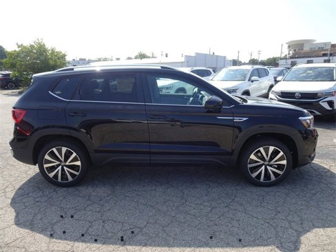 Certified 2024 Volkswagen Taos SE image 7
