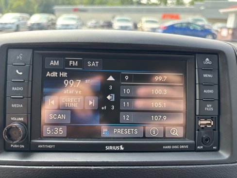 Used 2016 Chrysler Town & Country Touring image 33