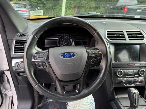 Used 2017 Ford Explorer XLT w/ Equipment Group 202A image 6