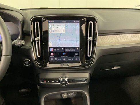 New 2026 Volvo XC40 B5 Plus w/ Protection Package Premier image 18
