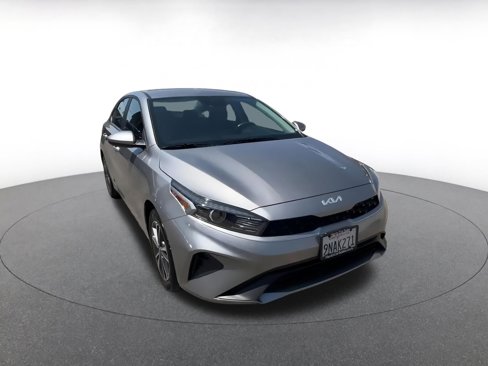Used 2024 Kia Forte LXS image 3