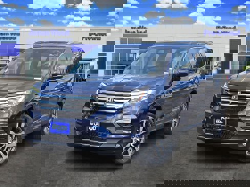 Used 2017 Honda Pilot Touring image 1