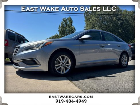 Used 2017 Hyundai Sonata SE image 1