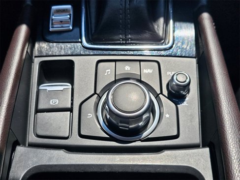 Used 2018 MAZDA MAZDA3 Touring image 29