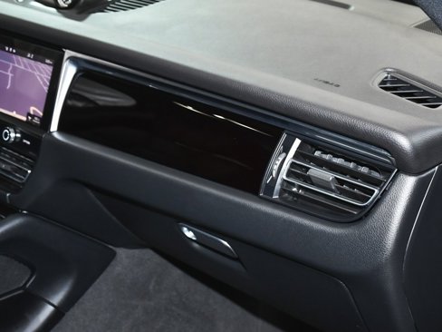 Used 2022 Porsche Macan image 54