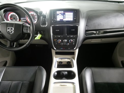 Used 2017 Dodge Grand Caravan SXT image 10