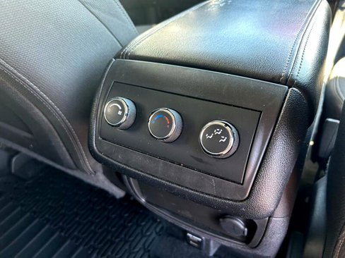 Used 2016 Chevrolet Traverse LT w/ Style and Technology Package image 28