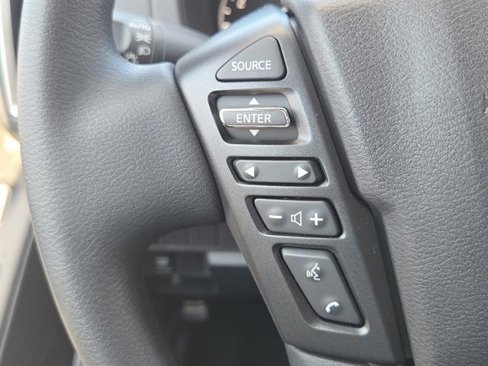 Used 2025 Nissan Frontier SV image 13