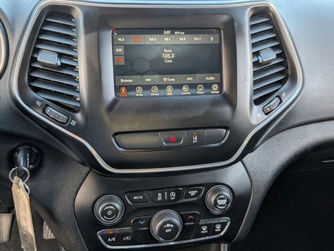 Used 2021 Jeep Cherokee Latitude image 17