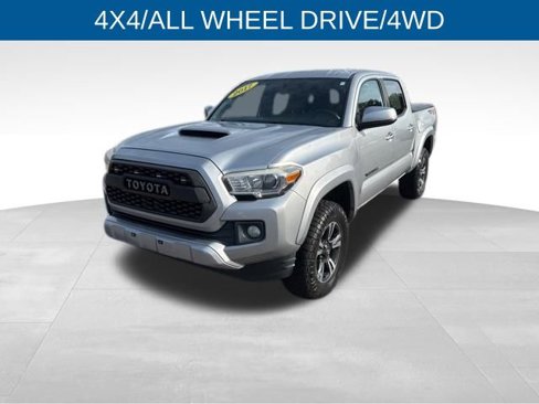 Used 2017 Toyota Tacoma SR image 3