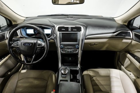 Used 2017 Ford Fusion SE w/ Fusion SE Technology Package image 9