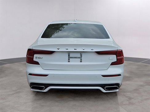 Used 2022 Volvo S60 T8 R-Design Expression image 5