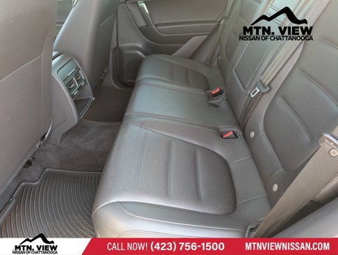 Used 2017 Volkswagen Touareg Sport image 12