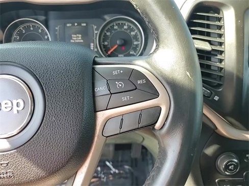 Used 2015 Jeep Cherokee Latitude w/ Comfort/Convenience Group image 18