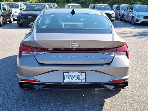 Used 2021 Hyundai Elantra Limited w/ Cargo Package image 5