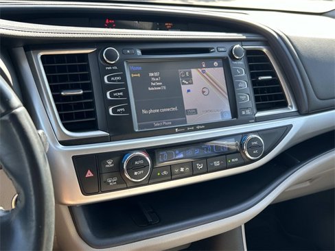 Used 2019 Toyota Highlander XLE image 26