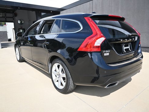 Used 2017 Volvo V60 T5 Premier w/ Convenience Package image 7