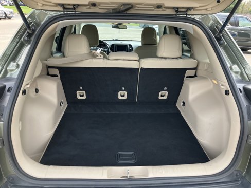 Used 2019 Jeep Cherokee Latitude w/ Cold Weather Group image 17