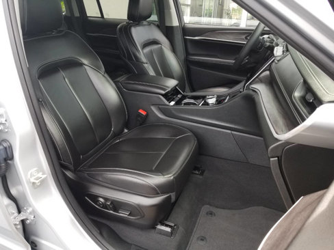 Certified 2023 Jeep Grand Cherokee Limited w/ Black Appearance Package image 13